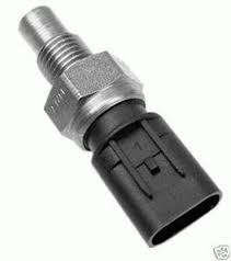 Anda dengan bersahaja menurunkan gear ketika meluru masuk pondok tol dan menaikkan semula gear ketika melepasinya. Tacra S Diy Garage Reverse Light Switch
