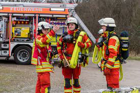 Check spelling or type a new query. 112 Feuerwehr Im Einsatz Auf Dmax Berufsfeuerwehr Flensburg In Staffel 4 Wieder Dabei Bos Inside