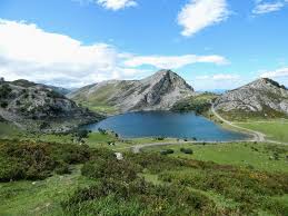 The lakes of covadonga are located in the picos de europa mountains, near the towns of covadonga and cangas de onis. Wikiloc Foto Von Lagos De Covadonga 2 6