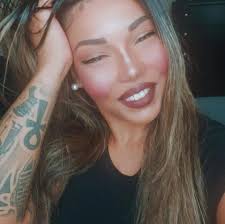 Hey, I need to free up some space so...real quick.. You're making a  sandwhich (ham or turkey, cheese, lettuce, tomato) Do you use Miracle Whip  or Hellmanns? 🤔