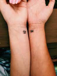 Big On Style 55 Soulful Mother Daughter Tattoos To Feel That Bo Friend Tattoos Friendship Tattoos Bff Tattoos