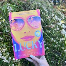 Megan McLoud (@meganreadsandreads) • Instagram photos and videos