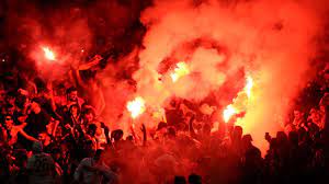Galatasaray spor kulübü is a turkish professional football club based on the european side of the city of istanbul in turkey. Galatasaray Fans Throw Flares During Champions League Game At Arsenal