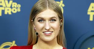 Britt Dekker gaat trouwen na tien jaar verkering: paard George voor de  trouwkoets