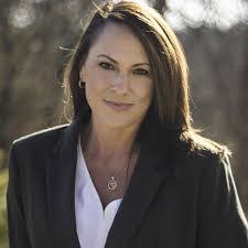 Renee Starr's Instagram, Twitter & Facebook