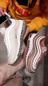 Schlagen sie bitte heel type nach, bevor sie den absatz der schuhe auswahlen. 25 Slides Schuhe Die Sie Fabelhaft Aussehen Lassen Ellen Kinson Aussehen Aussehen Die Elle Trendy Sneakers Fashion Shoes Sneakers Best Sneakers