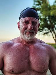 Yesterday did a little bench session with Ayden. Throwing around some  weight and then ending with some static holds. The 495 was meant to be a  failure, just wanted a good slow