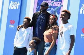 Lebron James Wife Savannah James Kids Relationship History Fanbuzz