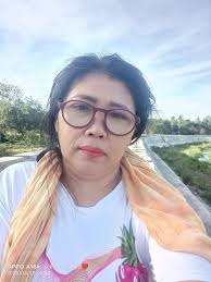 Matilda disapproves of my Taskmaster binge interfering with her Cat TV  viewing.