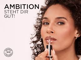 L'Oréal Paris Plump Ambition Lip Oil with Hyaluron, Fuller & Smoother Lips  without Compromise, Intensive Care Feeling with Hyaluronic Acid, Up to 24H  Moisture, Colour: 101 Cristal Clear, 5 ml : Amazon.de: