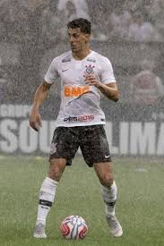 Avelar once again showed his worth for. Danilo Avelar Durante Vitoria Do Corinthians Sobre A Ponte Preta