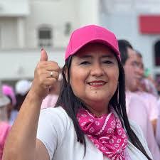 Mirtha Garza's Instagram, Twitter & Facebook