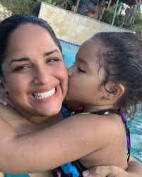 Mi agüita de coco 🥥❤️Que mucho hemos vivido juntas ❤️ ser madre es una  gran bendición 🥰 te amo tanto 😍 gente que la pasen lindo hoy ❤️ Feliz día  de las Madres