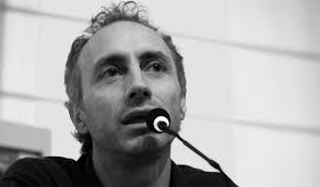 La repressione del dissenso arriva anche all'estero. Marco Travaglio Berlusconi Where Did You Get The Money From