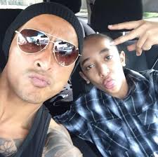 What can Aaron and Mogely do with this MASSIVE Oak Skateboard? Can it be  kickflipped, taken down the 3 block? Let's see what a 100% Oak Skateboard  can do!