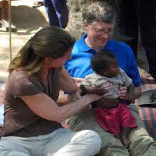 He is not a doctor, an epidemiologist or an infectious disease researcher. Bill Gates Starportrat News Bilder Gala De