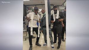 Headquartered in cincinnati, oh, is one of the world's largest food retailers. Entrepreneurs For Customers Groceries At Metro Atlanta Kroger 11alive Com