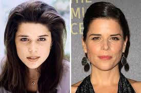 Does anybody else think Emily Hampshire look like Neve Campbell? She was in  Party of Five and Scream back in the 90's?