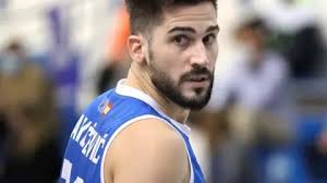 Nikola Rakocevic, tiro de tres para el Grupo Alega Cantabria