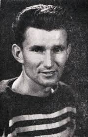 Player photos for the 1952-53 Kamloops Elks at hockeydb.com