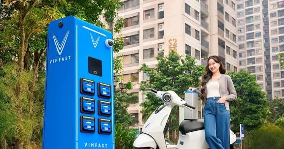 Hướng dẫn đổi pin xe máy điện Vinfast tại trạm