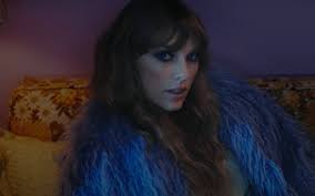 Taylor Swift se joga no amor em Lavender Haze