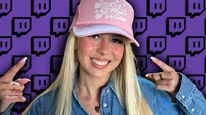 Ariana Grande finally returns CouRage's Twitter affections