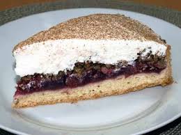 Feuerwehrkuchen Rezept Kirsch Nuss Torte Mit Murbeteig Gerosteten Haselnussen Und Sahnehaube Rezept Lebensmittel Essen Feuerwehr Kuchen Rezeptideen