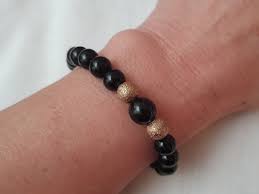 Pulseira de Pedra Natural Ônix e Entremeios Banhados