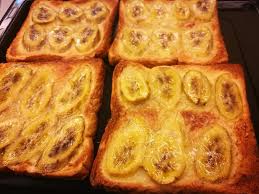 Lubangi bagian tengah dua roti dengan posisi lubang yang sama. Resepi Roti Mentega Pisang Menu Breakfast Paling Senang Saji My