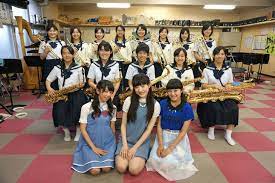 エビ中 新曲 夏だぜジョニー で精華女子ホーン隊と同年代コラボ エビ中 真山 写真
