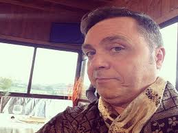 Memo remigi ha puntualizzato che la moglie ha lasciato un vuoto incolmabile nella sua vita e in quella della sua famiglia. Gabriele Cirilli Eta Malattia Moglie E Figli