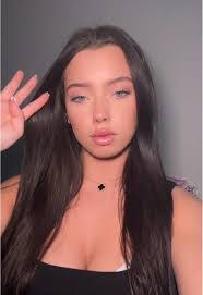 Victoria Cherry's Instagram, Twitter & Facebook