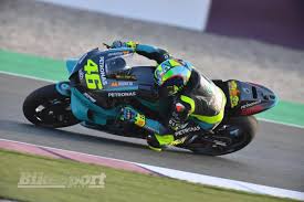 Tik pred začetkom kvalifikacij v montmelu pa je podpis postal uraden. First Pics Rossi Makes Petronas Yamaha Debut In Qatar Bikesport News