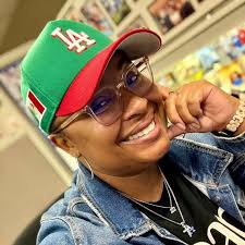 Actually babes it is a flex to say you read over 100 books this year. It's  a flex to have read 50 books, 30 books, 10 books, or even ONE book. It