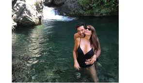 Le rivelazioni di orietta berti, le confessioni della giovanissima fidanzata di paolo brosio e le domande indiscrete di gianluca vialli a ilaria d'amico sono i temi caldi di spetteguless. Le Vacanze Di Ilaria D Amico E Gigi Buffon Con I Figli Per Festeggiare Le Nozze Foto Ultime Notizie Flash