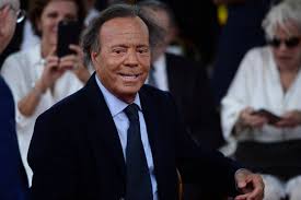 Julio Iglesias, acusado de agresiones sexuales por dos extrabajadoras de sus mansiones - Infobae