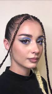 Agenda 2022 abierta para todos los meses 🪄, Deli esfumado, gráfico y  brillo para @jul1374lv , Pelo x @trenzar_salvaje , #nightmakeup  #maquillajenoche #glittermakeup #graphicliner #delineadografico