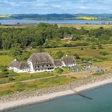 Das hotel haus am meer besticht durch seine lage direkt am meer, wodurch ein ort der entspannung und ruhe geschaffen wird. Hotel Genueser Schiff Das Ausschlaf Hotel Direkt An Der Ostseekuste