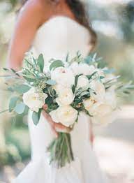 The small wedding bouquets they are comfortable and doesn't lock wedding dress. Organic And Neutral Intimate Real Wedding Wedding Sparrow Best Wedding Blog Wedding Ideas Simple Wedding Flowers Wedding Flowers Wedding Bouquets