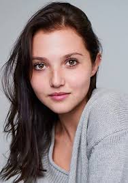 Mia McKenna-Bruce biografia