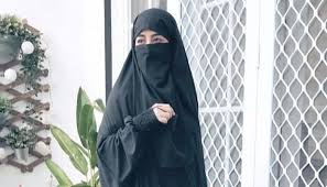 Diduga saat itu umi pipik tengah sakit tumor kelenjar getah bening. 6 Fakta Pengakuan Umi Pipik Dipoligami Uje