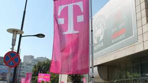 Renunţarea la judecată se constată prin hotărâre supusă recursului, care va fi judecat de instanţa ierarhic superioară celei care a luat act de renunţarea produce efecte numai faţă de părţile în privinţa cărora a fost făcută şi nu afectează cererile incidentale care au caracter de sine stătător. InstanÅ£a A Decis PenalitÄÅ£ile La RenunÅ£area AnticipatÄ A Contractului Cu Telekom Sunt ClauzÄ AbuzivÄ Si Trebuie Eliminate