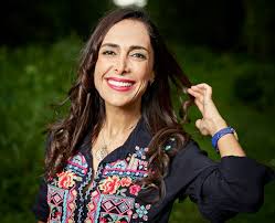The birth date of darya safai is april 7. De Levenslessen Van Activiste Darya Safai Mijn Haren Waren 23 Jaar Gegijzeld In Iran Trouw