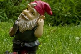 Un Nain De Jardin Se Fait Payer Tout Un Voyage