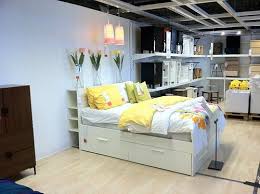 100cm bonjour, pour cause d'un déménagement prévu en fin février je vends ce lit king size avec 4 tirroires à rangement. Lit Avec Rangements Et Tete De Lit Avec Etageres Ikea Topannonces Ch