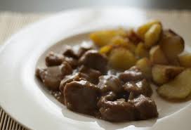 Ena Pentanostimo Fagaki Apo Thn Kalh Paradosiakh Italikh Koyzina H Onomasia Toy Shmainei Kommeno Se Kommatakia 8a Mporoysame Na To P Food Veal Stew Recipes