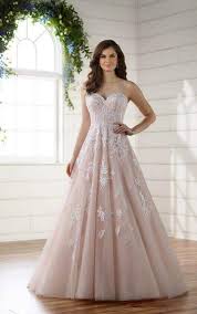 Fans werden eine klare meinung haben. A Linie Brautkleid Aus Weichem Und Romantischen Tull Mit Spitze Applikationen