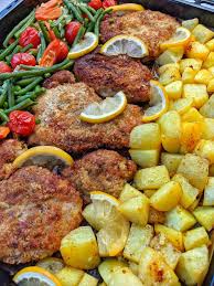 Panierte Parmesan Hahnchenschnitzel Aus Dem Ofen Mit Gemuse Und Kartoffeln Instakoch De Rezept In 2020 Leckere Rezepte Mit Fleisch Hahnchen Schnitzel Hahnchenschnitzel