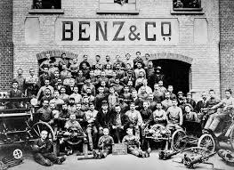 Metal Coach Workers Pose In Front Of The Benz Co Factory In Mannheim Germany 1897 How S That For A Throwback T Benz Mercedes Benz Germany Mercedes Benz
